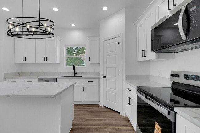 Building Photo - 106 Runnels St