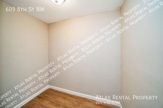 Building Photo - 609 8th St NW
