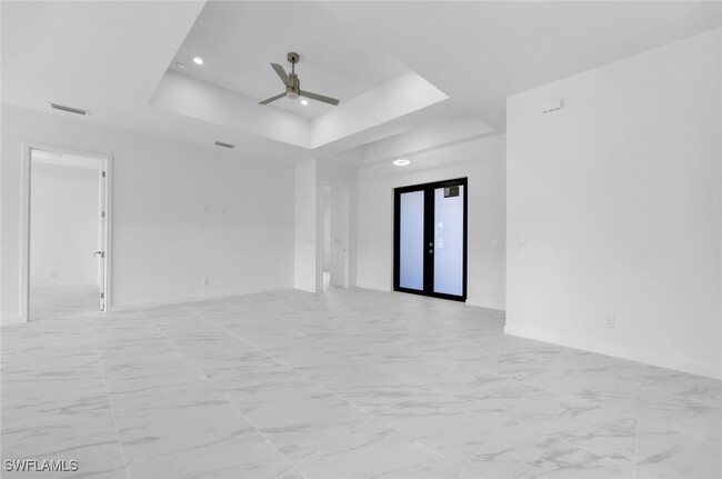 Building Photo - 846 Cadis St E