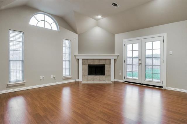 Building Photo - 883 San Jacinto Dr