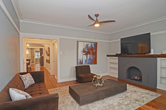 Building Photo - 4750 N Dover St