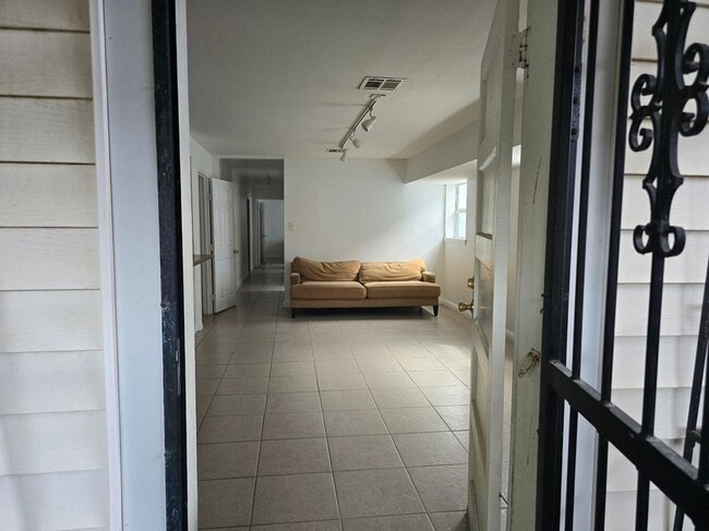 Building Photo - 3718 Franklin Ave