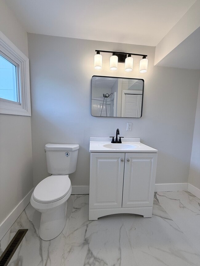 Building Photo - 315 Park Ave