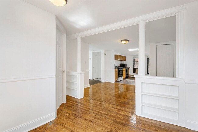 Building Photo - 212 5th St