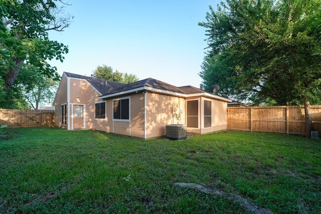 Building Photo - 7521 Brookleaf Dr