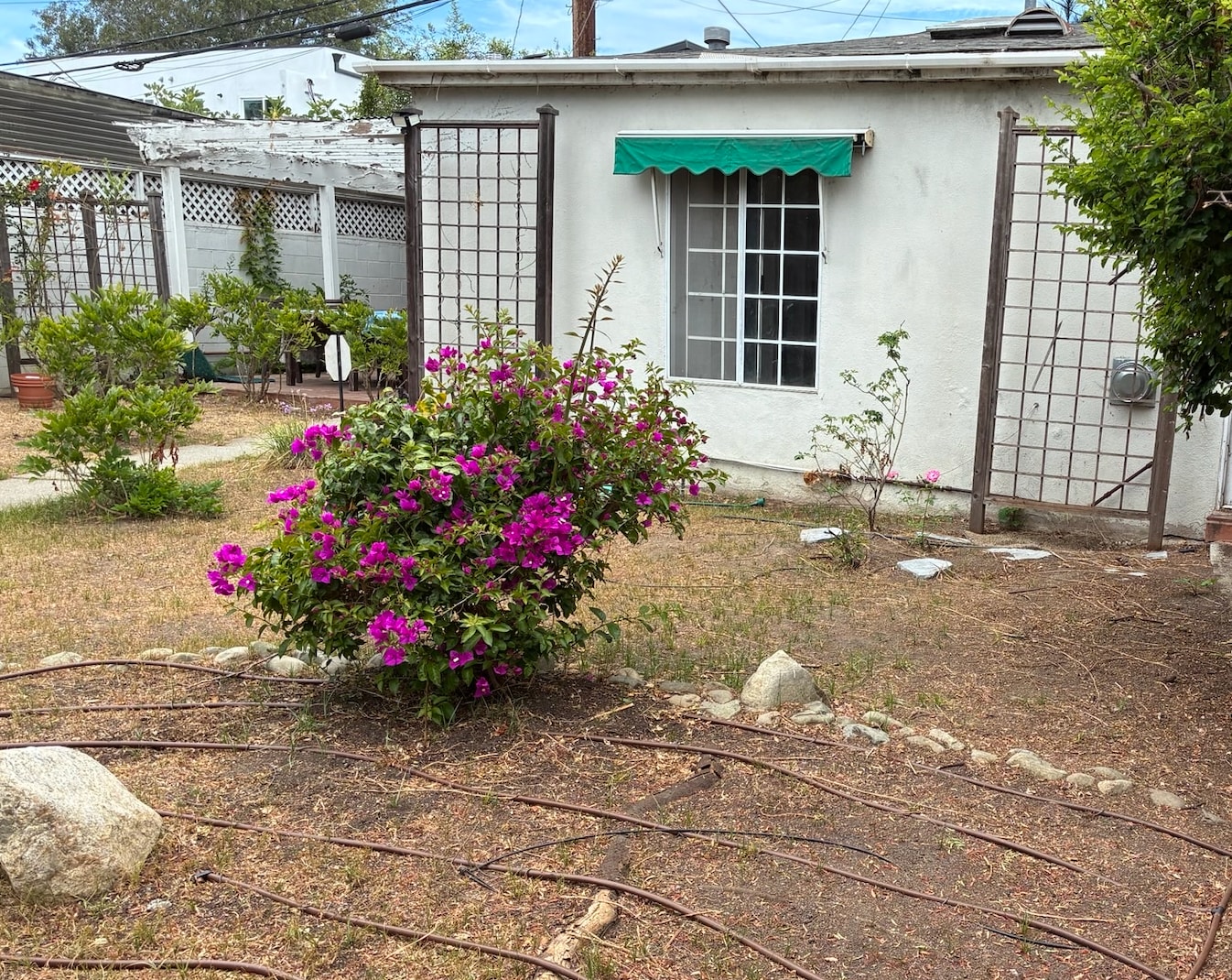 Ext.with private patio. - 3580 Colonial Ave