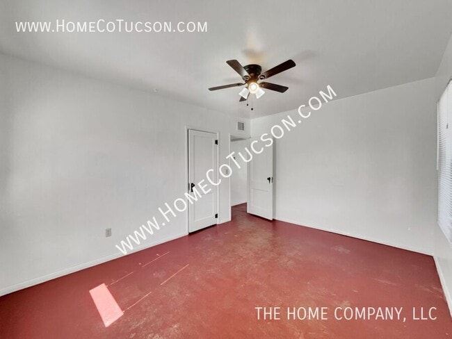 Building Photo - 1721 E Adelaide Dr