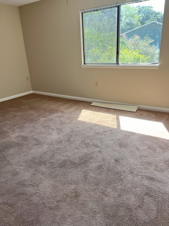 Building Photo - 118 Opp Blvd NE