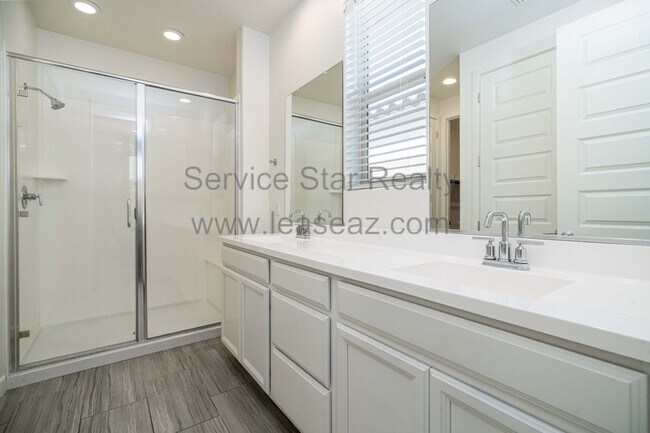 Building Photo - 9129 W Sells Dr