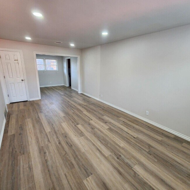 Building Photo - Newly Remodeled Home in The Village