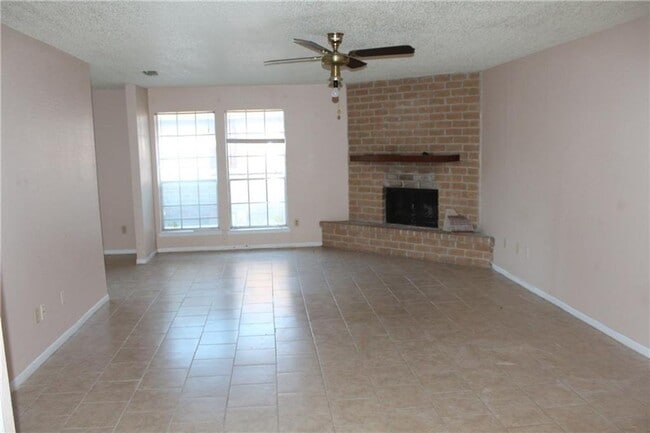 Building Photo - Nice 4 bdrm home in Flour Bluff area