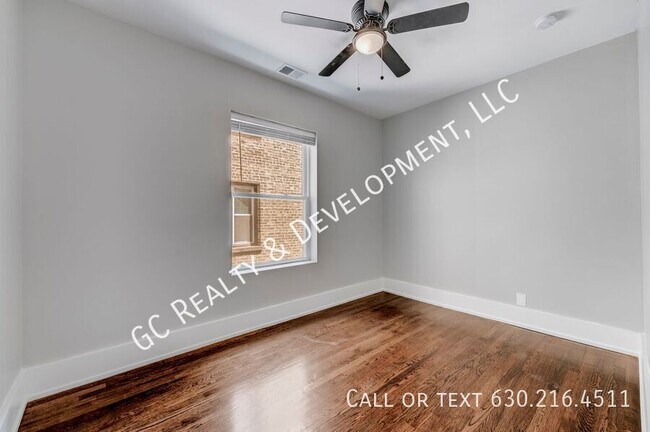 Building Photo - 4329 N Ashland Ave