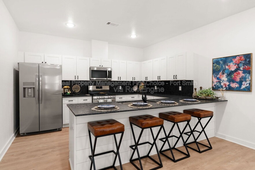 Building Photo - 8724 Cantera Dr
