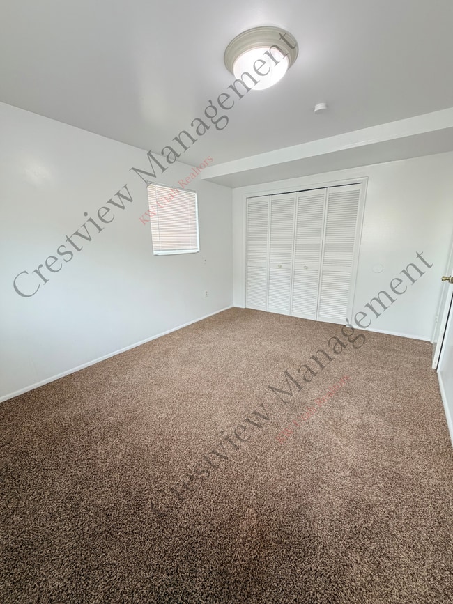 Building Photo - 549 Stringham Ave