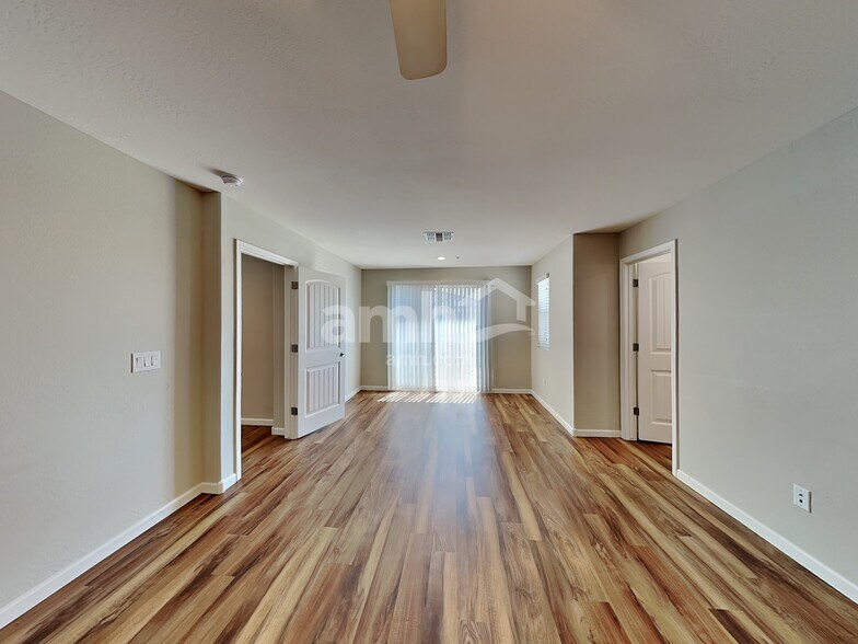Building Photo - 20697 W Stone Hill Rd