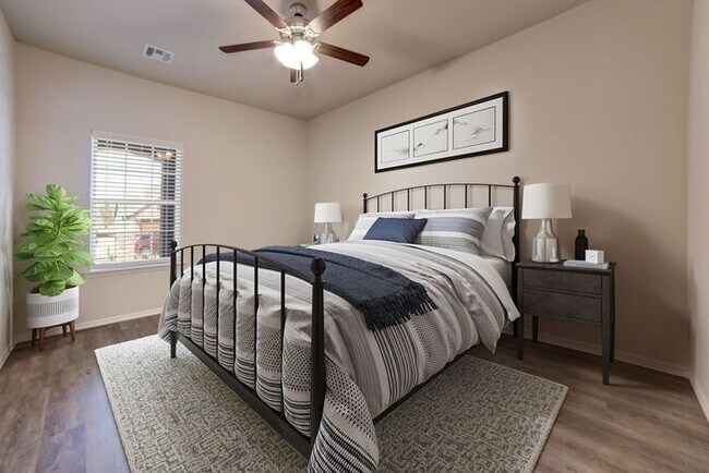 Building Photo - 3/2/2 Patio Home! Lawncare included plus a...