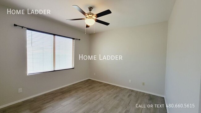 Building Photo - 6235 W Navajo Dr