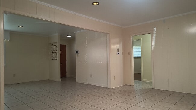 Building Photo - 2209 W 41st Ave