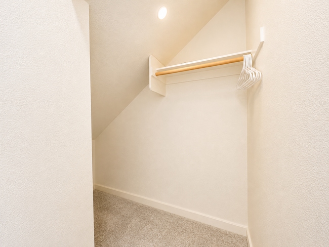 Building Photo - Beautiful and almost Brand New 3 Bedroom House in Citro, Fallbrook for Rent