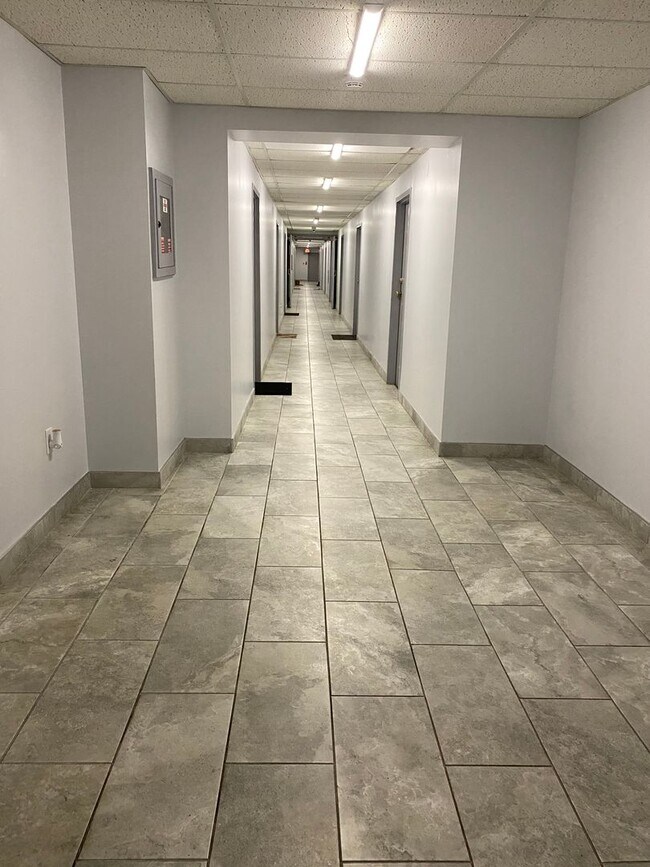 Building Photo - 2 Bedroom 2 Bathroom Unit @ Park Circle
