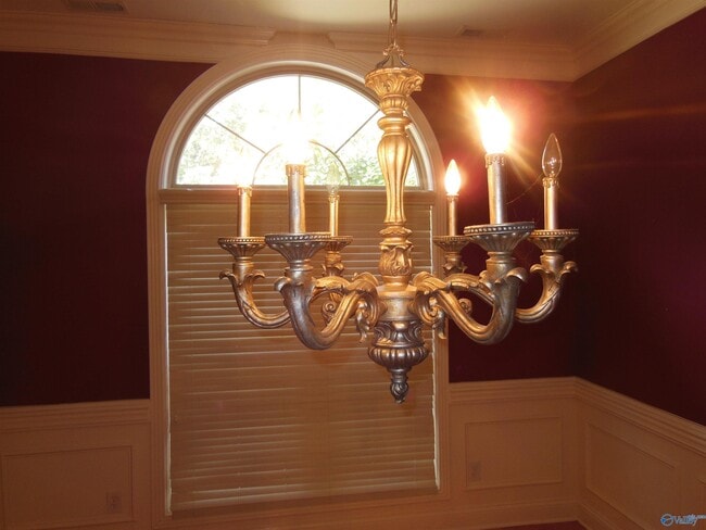 Building Photo - 2604 Little Cove Rd