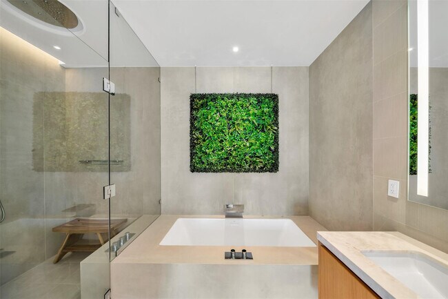 Building Photo - 2311 SE 17th St