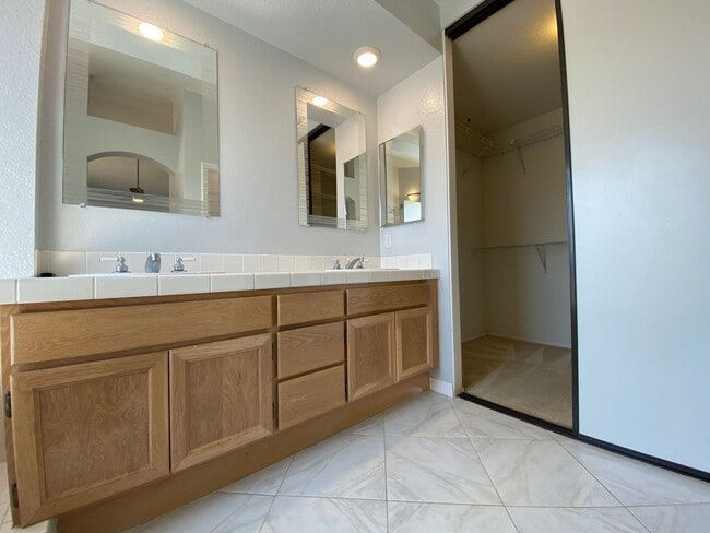 Building Photo - Santa Fe Hills 4 Bedroom Home