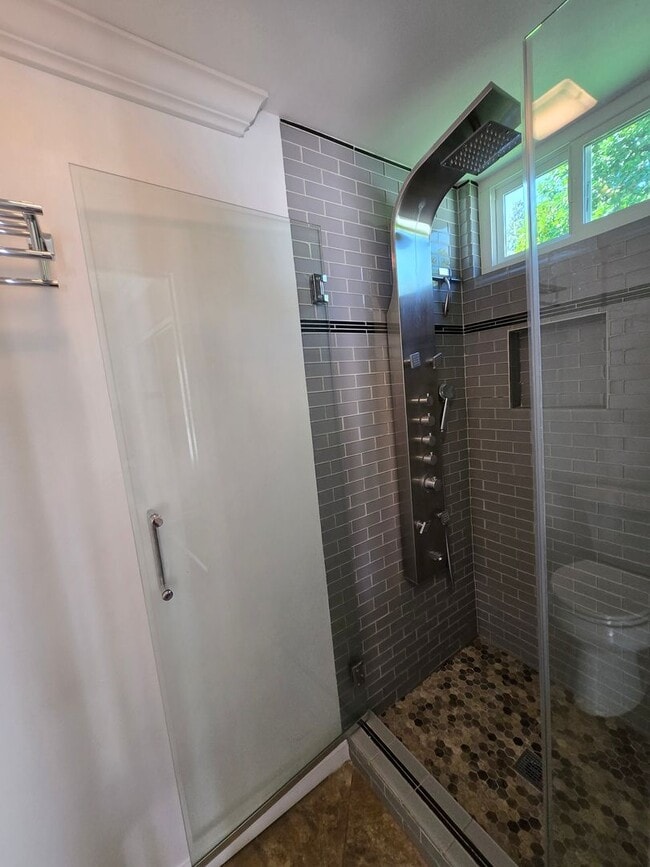 Building Photo - Spacious Northridge Family home near the N...