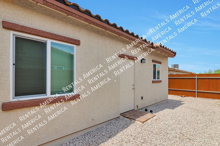 Building Photo - 3727 N Stone Ave