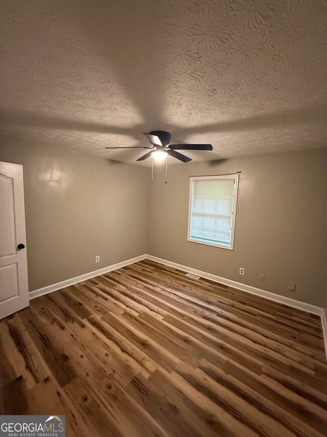 Building Photo - 6379 Skyline Dr