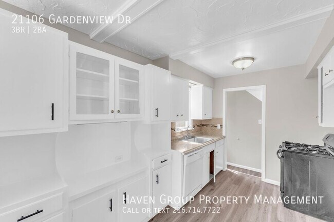 Building Photo - 21106 Gardenview Dr