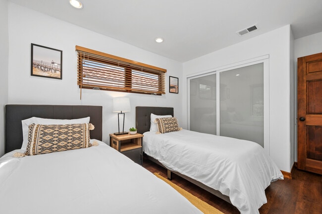 Building Photo - 307 Calle Dorado