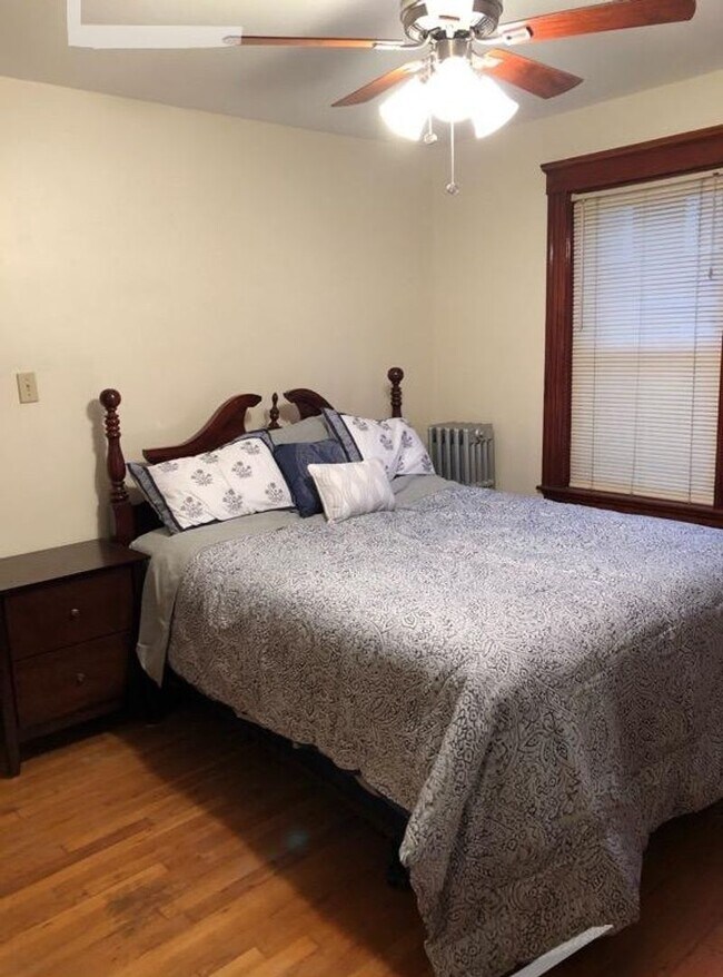 Building Photo - 3-Bedroom Oak Sq. Brighton