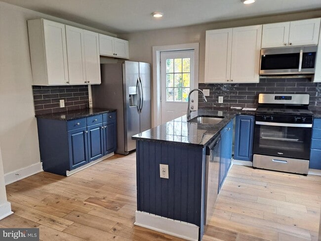 Building Photo - 1100 Green St