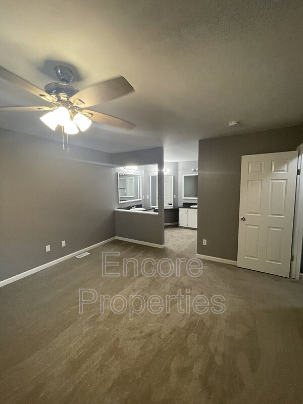 Building Photo - 211 Indigo Dr