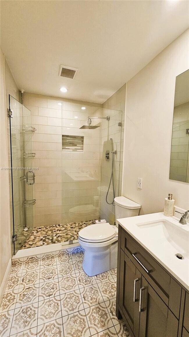 Building Photo - 6550 SW 28th St