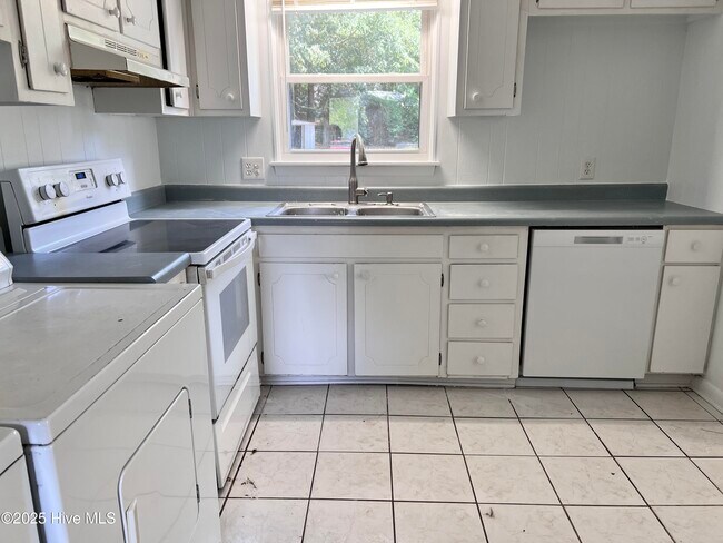Primary Photo - 202 Kingston Rd