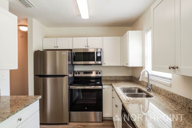 Building Photo - 3 BR/1.5BA | Newly Renovated Single Family Home |  Huge backyard|In Jacksonville!