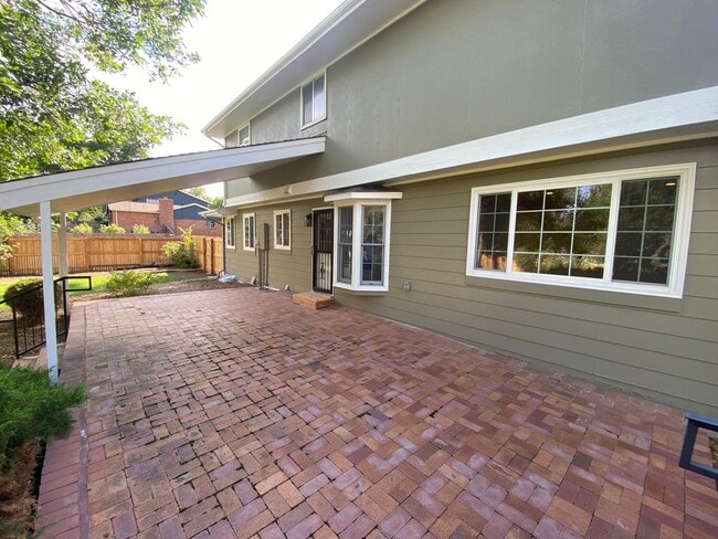 Building Photo - Updated Spacious Palos Verde Home