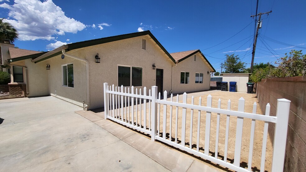 Building Photo - 1209 W Ave Q 1