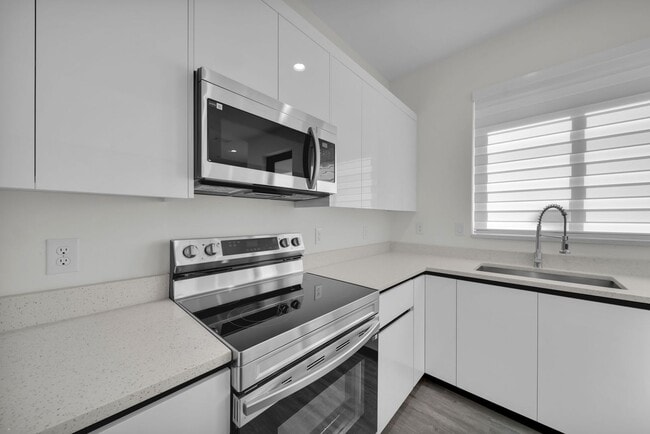 Building Photo - 4502 Orchid Blvd