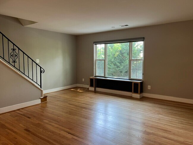 Building Photo - 209 Burgess Ave