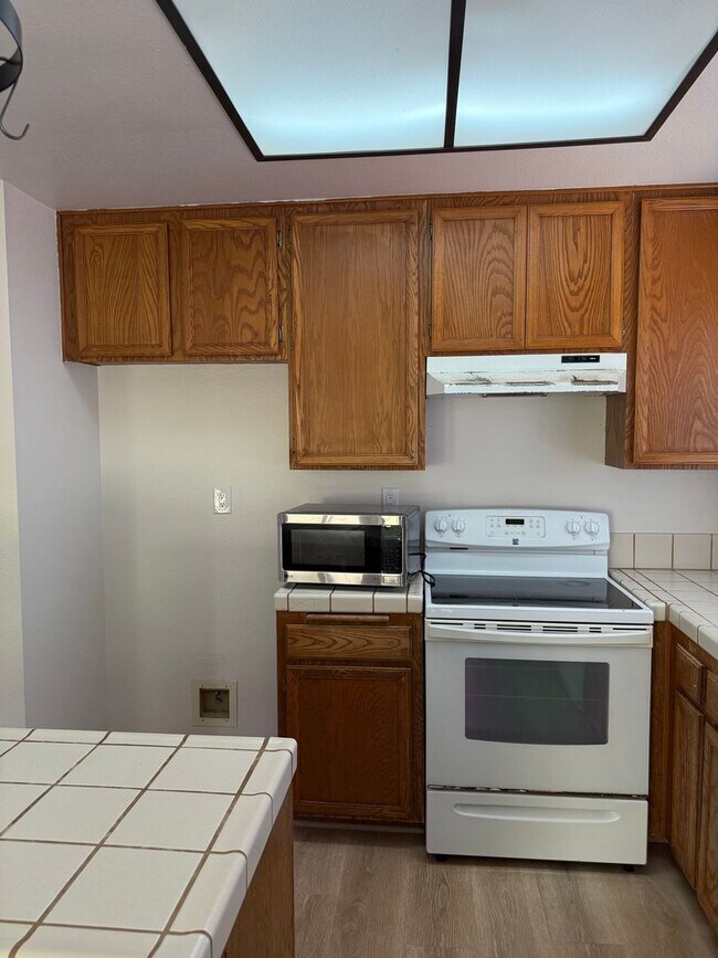 Building Photo - Wonderful 4 Bedroom 2-story Townhome in "F...