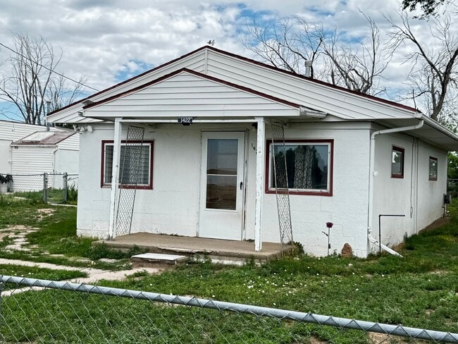Building Photo - SINGLE-LEVEL 2 BEDROOM, 1 BATHROOM, SINGLE...