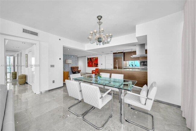 Building Photo - 495 Brickell Ave