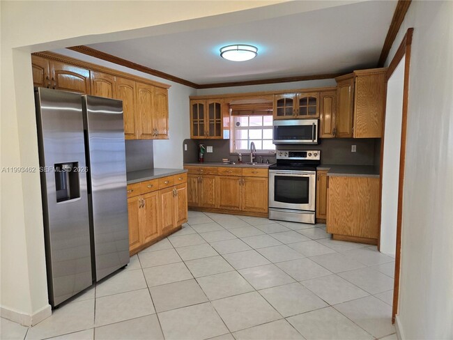 Building Photo - 10475 SW 42nd Terrace