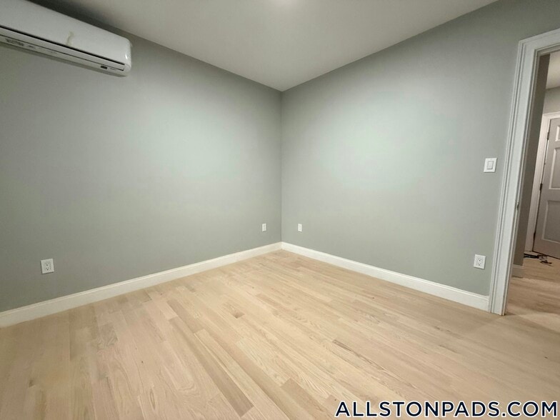 Building Photo - 8 Brentwood St