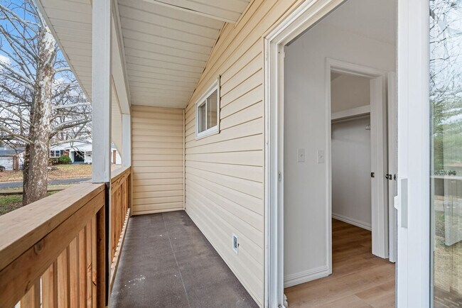 Building Photo - 3720 Greengrass Dr