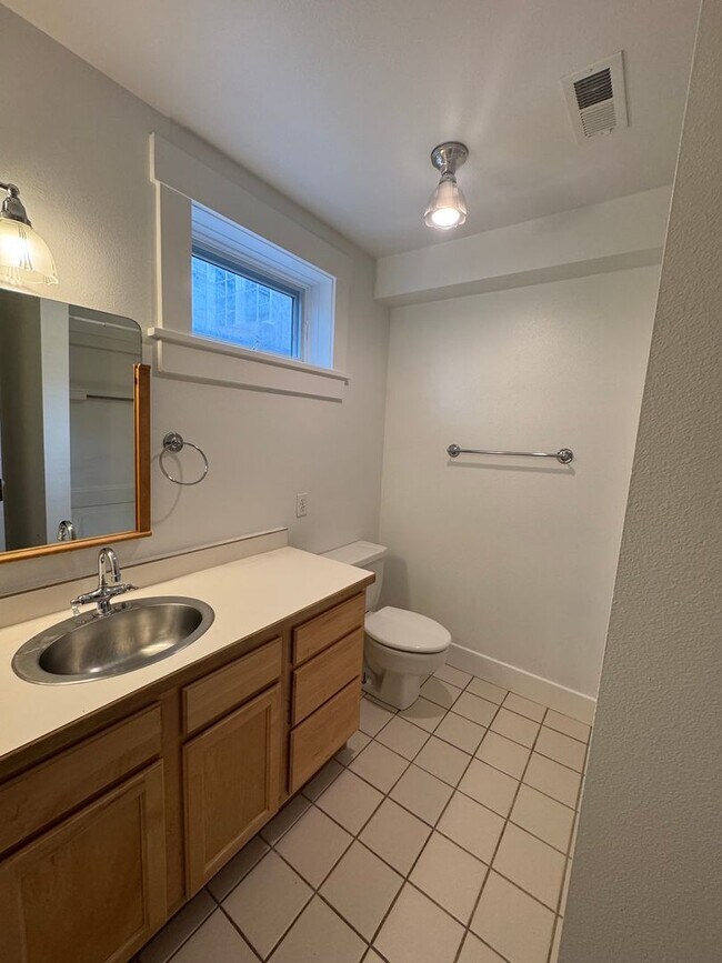 Building Photo - Nice single family home in the "OLD NORTH ...