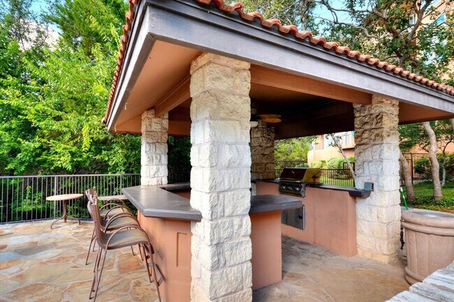 Building Photo - 6000 Shepherd Mountain Cove